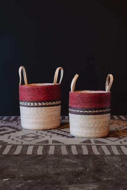 canasta redonda tejida de palma natural, canasto artesanal redondo, tonos rojos